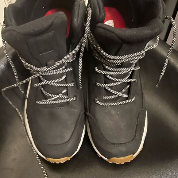 Men’s ThermoBall™ Lace Up Waterproof Boots
Sz 10 - Picture 8 of 14